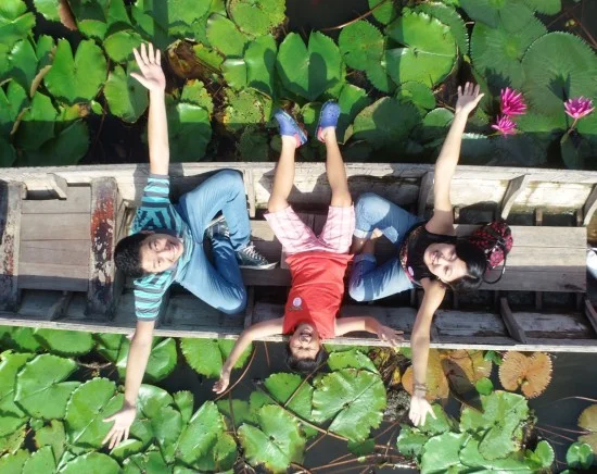 ナコンパトム・赤蓮の池 レッドロータス水上マーケットと世界最大級の仏塔＆ドラゴン寺